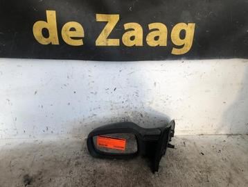 Buitenspiegel links van een Renault Clio beschikbaar voor biedingen