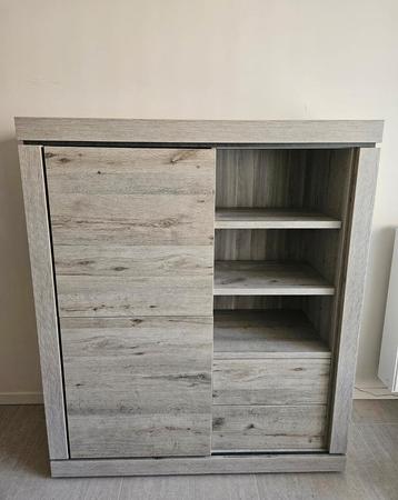 Barkast met ledverlichting beschikbaar voor biedingen