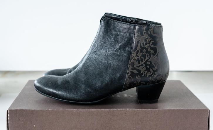 Laarzen, merk Think!,  NIEUW, maat 36, Kleding | Dames, Schoenen, Nieuw, Lage of Enkellaarzen, Zwart, Verzenden