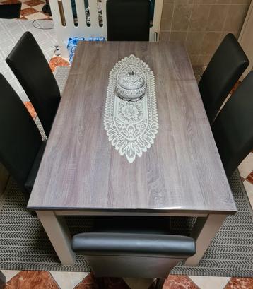 Volledige eetkamer te koop — Tafel + 6 stoelen beschikbaar voor biedingen