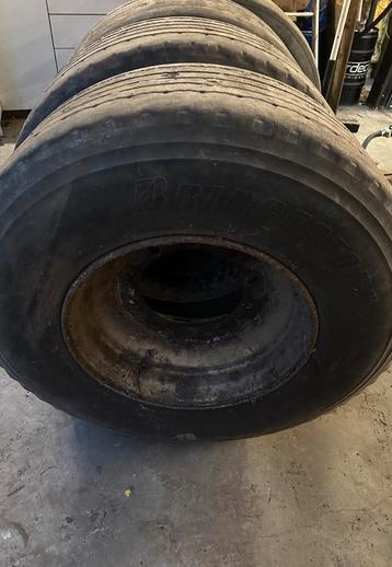 385/65R22.5 op 10 gats velgen beschikbaar voor biedingen