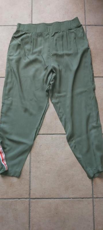 Vrijetijdsbroek maat 42/44 beschikbaar voor biedingen