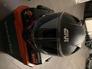 Motorhelmen beschikbaar voor biedingen