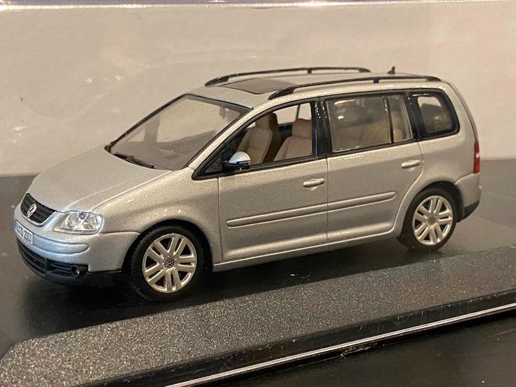 Volkswagen Touran, Hobby en Vrije tijd, Modelauto's | 1:43, Auto, MiniChamps, Ophalen of Verzenden
