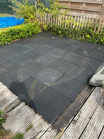 Rubber tegels 40x40 - 36 stuks beschikbaar voor biedingen