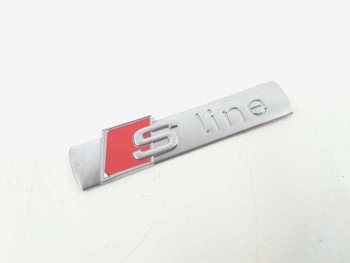 Embleem van een Audi A4, Auto-onderdelen, Carrosserie, Audi, Gebruikt, 3 maanden garantie, Ophalen of Verzenden