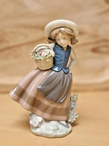 Lladro Sweet Scent beeldje beschikbaar voor biedingen