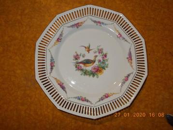 Assiette en porcelaine de Bavière.