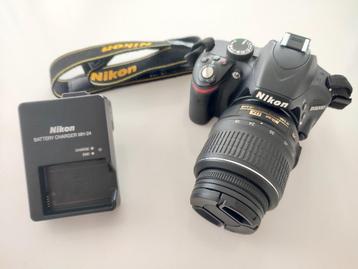 Nikon D3200 + AF-S Nikkor DX VR 18-55mm + tas (nieuwstaat)   disponible aux enchères