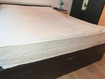 Matelas mi ferme, 140/200 épaisseur 24 cm en bon état disponible aux enchères