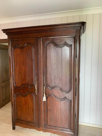 Houten Kast beschikbaar voor biedingen