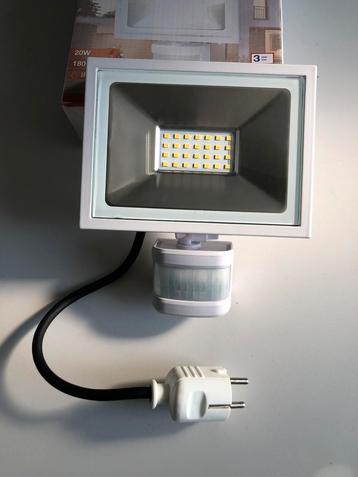 LED straler met bewegingsmelder beschikbaar voor biedingen