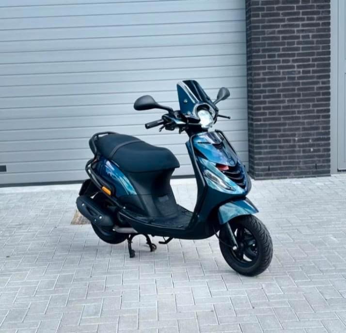 Piaggio Zip 4T Scooter Glans Cameleon FULL OPTION (A-Klasse), Vélos & Vélomoteurs, Modes d'emploi & Notices d'utilisation, Comme neuf