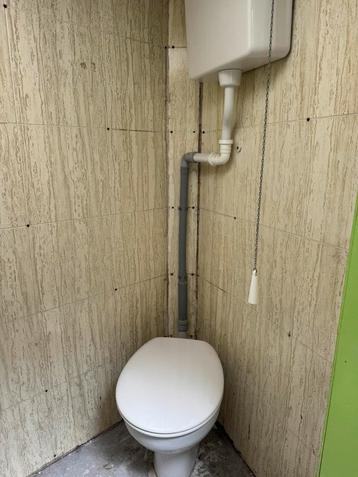 GRATIS TOILET - Werkt en is proper beschikbaar voor biedingen