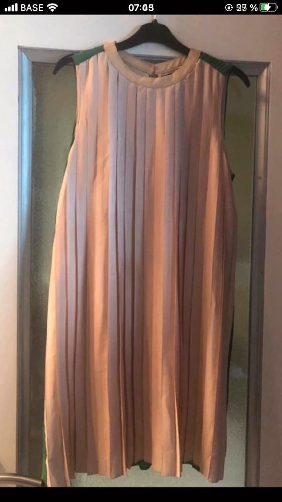 Robe d’été mi longue magnifique Massimo Dutti, plissée T M, Vêtements | Femmes, Robes, Comme neuf, Beige