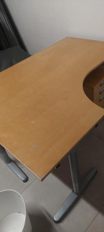 Bureau  beschikbaar voor biedingen