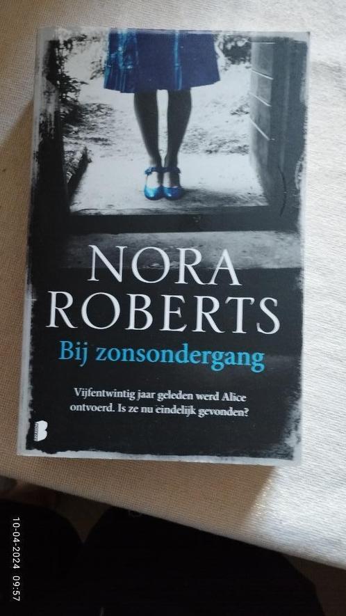 au coucher du soleil -- Nora Roberts, Livres, Thrillers, Comme neuf, Pays-Bas, Enlèvement ou Envoi