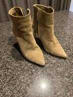 Enkellaarsjes, Envoi, Comme neuf