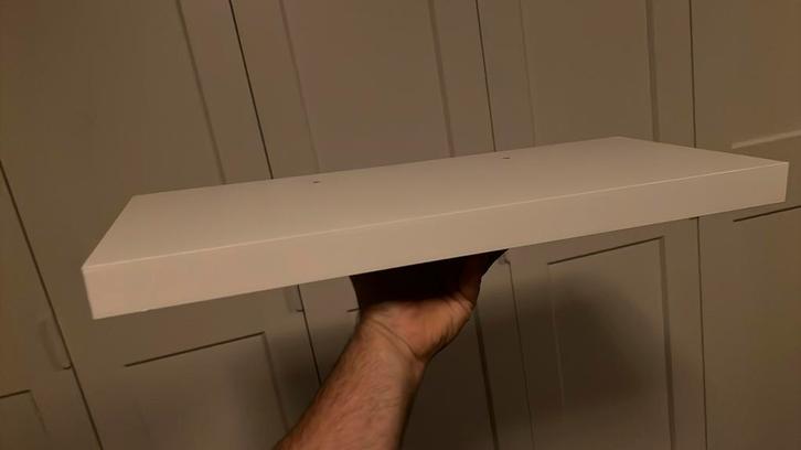 2 wandplanken wit ikea 60cm breed 25 diep met houders, Huis en Inrichting, Woonaccessoires | Wandplanken en Boekenplanken, Gebruikt
