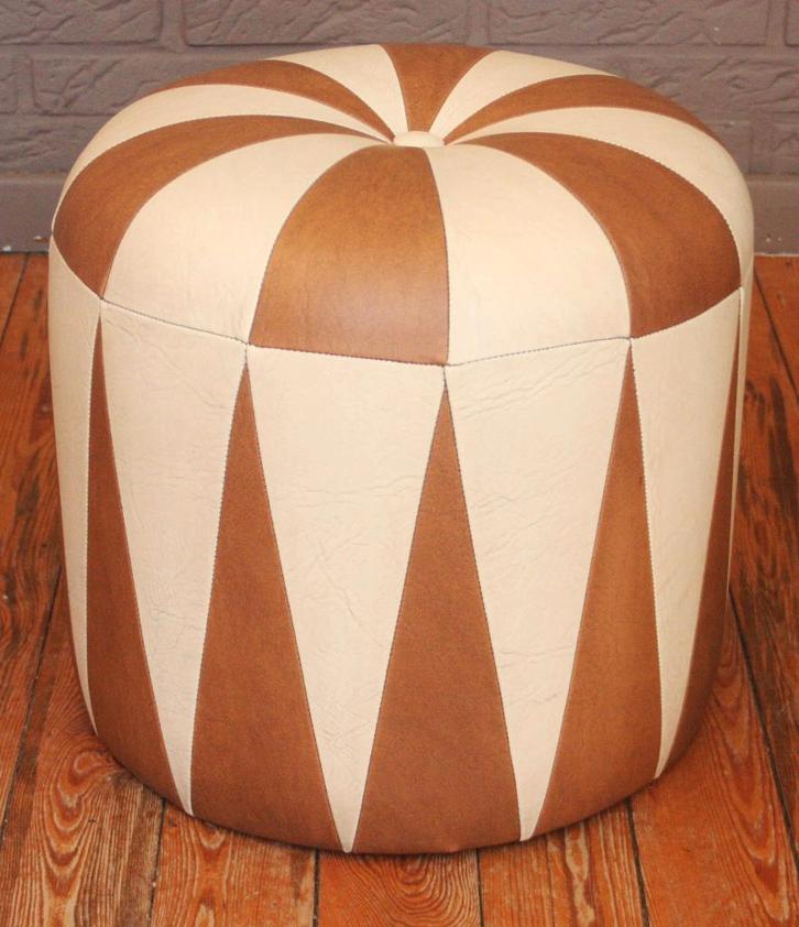 Vintage Ronde Poef / Lichtbruin - Beige / Uit Jaren 60, Huis en Inrichting, Zetels | Voetbanken en poefs, Zo goed als nieuw, Rond