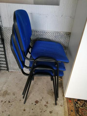 Stoelen beschikbaar voor biedingen