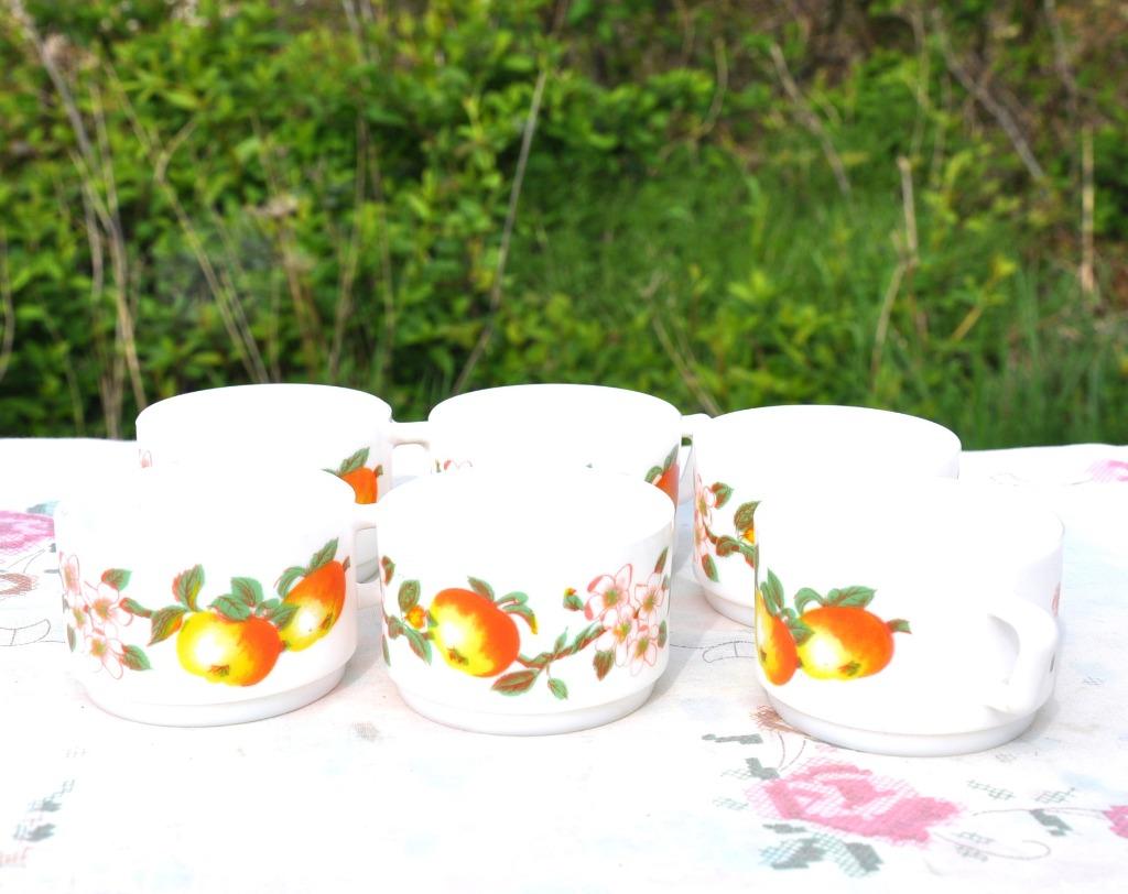 6 tasses a café arcopal vintage decor pommier, Enlèvement ou Envoi, Utilisé, Tasse(s) et/ou soucoupe(s)