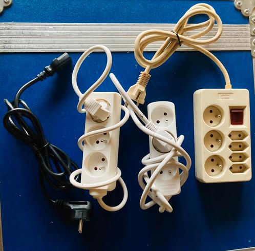 Set van 3x stekkerdozen + 1 voedingskabel, Doe-het-zelf en Bouw, Elektriciteit en Kabels, Gebruikt, Stekker, Ophalen of Verzenden