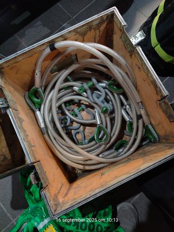Steels en heis stroppen 2ton incl flightcases beschikbaar voor biedingen