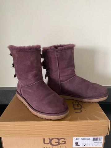 UGG met strikjes, Kleding | Dames, Schoenen, Ophalen, Gedragen