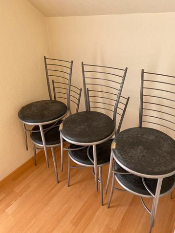 6 chaises en fer avec sièges en cuir à remplacer