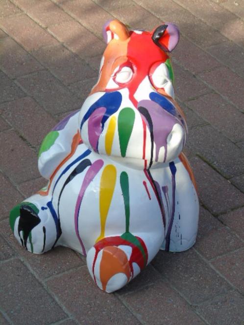 een veelkleurig zittend nijlpaard, nieuw! uitverkocht!!!, Tuin en Terras, Tuinbeelden, Nieuw, Dierenbeeld, Kunststof, Ophalen