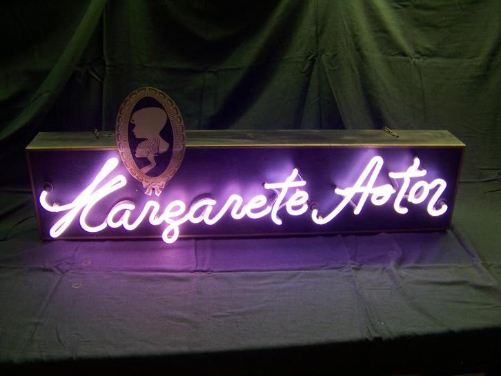 Authentieke Margarete Astor* neon reclame jaren 60, Verzamelen, Merken en Reclamevoorwerpen, Gebruikt, Lichtbak of (neon) lamp
