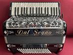 Z.g.a.n. italiaanse Dal Segno accordeon(Mengascini).4 korig., Muziek en Instrumenten, Accordeons, Zo goed als nieuw, 96-bas, Met riemen