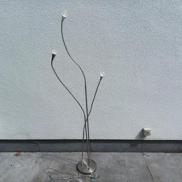 Ikea vloerlamp beschikbaar voor biedingen