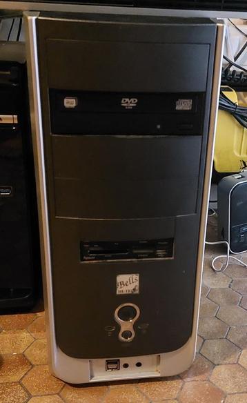 vintage quad core PC met windows XP  beschikbaar voor biedingen