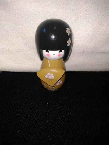 Popje geisha uit hout