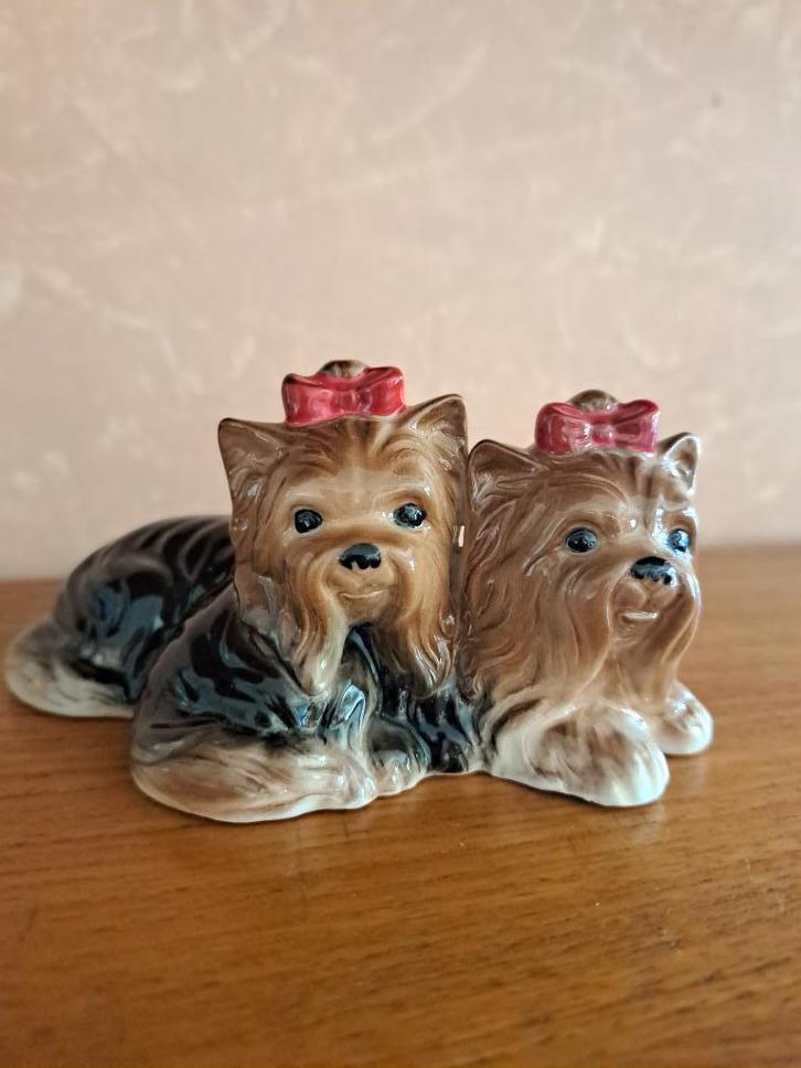 Leonardo Collection - Yorkshire - 2 adorables chiens, Collections, Statues & Figurines, Comme neuf, Animal, Enlèvement ou Envoi