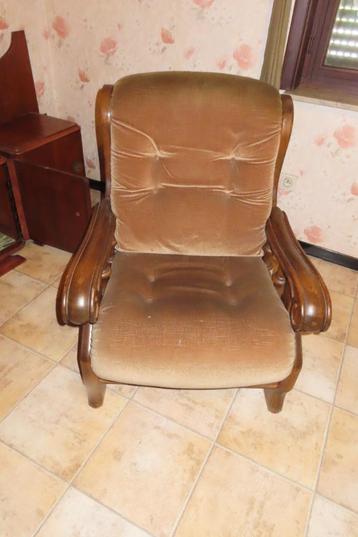 UN fauteuil à donner beschikbaar voor biedingen