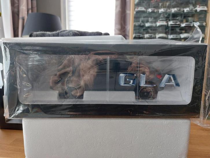 Dealer Z models Mercedes Benz GLA, Hobby en Vrije tijd, Modelauto's | 1:18, Zo goed als nieuw, Auto, Overige merken, Ophalen of Verzenden