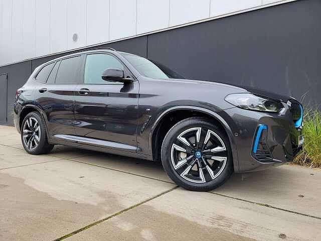 BMW iX3 M-PAKKET*HUD*KEYLESS*360'*SPORTSTOELEN*TR.HAAK*, Auto's, BMW, Overige modellen, ABS, Adaptieve lichten, Airbags, Airconditioning