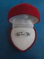 Bague - couleur argentée - motif à petits maillons (NOUVEAU), Bijoux, Sacs & Beauté, Bagues, Neuf, Enlèvement ou Envoi, Fer ou Acier