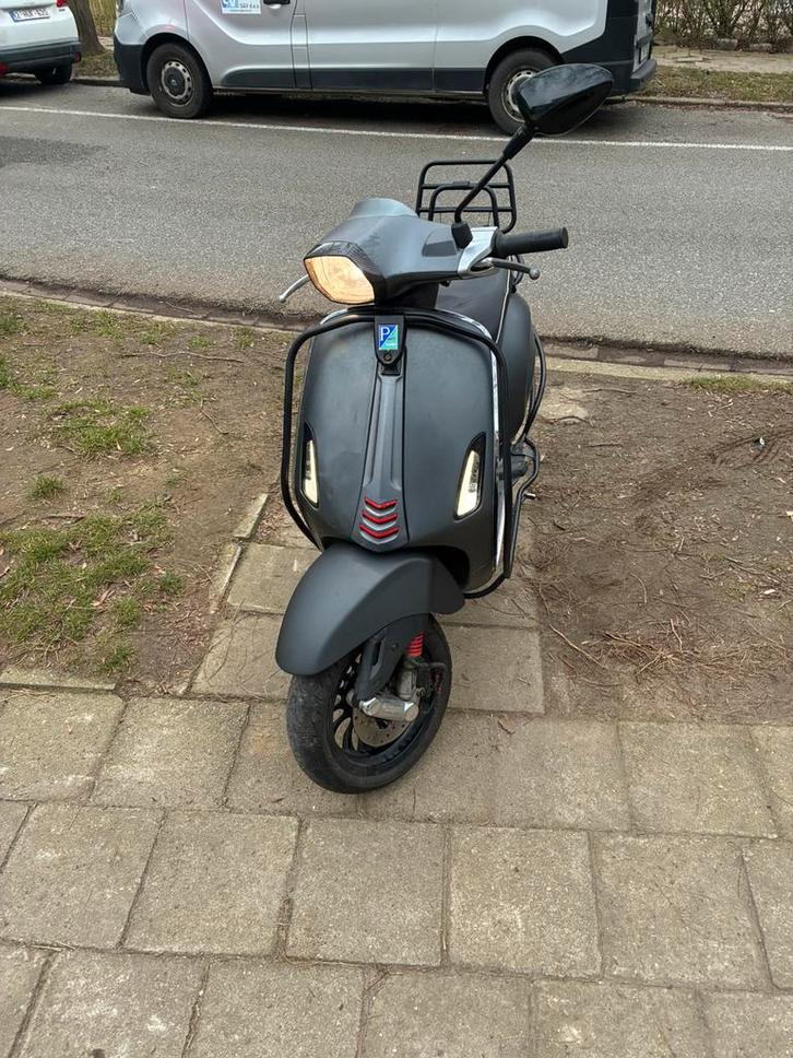 Vespa sprint, Fietsen en Brommers, Scooters | Vespa, Zo goed als nieuw, Ophalen