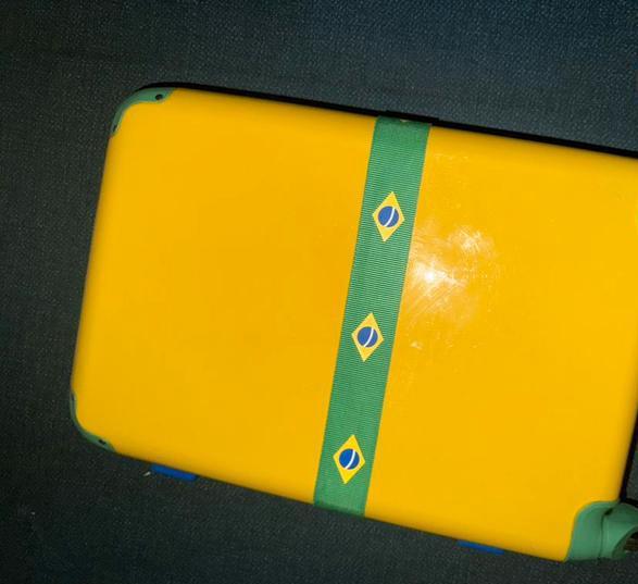 Braziliaanse reiskoffer, Games en Spelcomputers, Spelcomputers | Nintendo 2DS en 3DS, Zo goed als nieuw, Geel, Ophalen