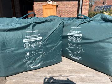 2 zelf-opblaasbare luchtbedden om te kamperen.  beschikbaar voor biedingen