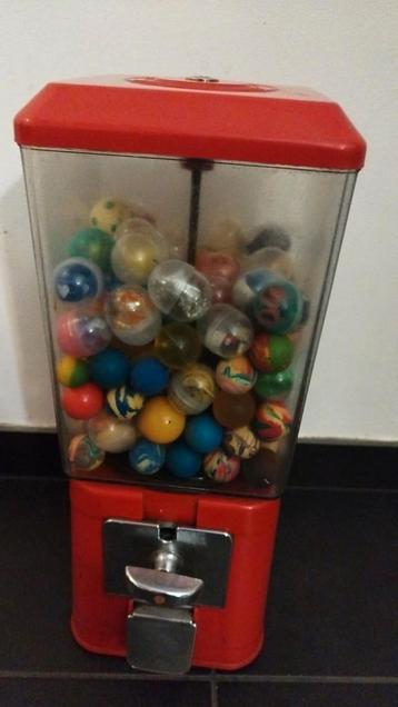Vintage kauwgomautomaat beschikbaar voor biedingen