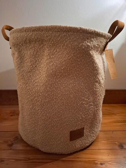 Opbergmand, stijlvolle mand voor in de living, Huis en Inrichting, Woonaccessoires | Schalen en Manden, Nieuw, Mand, Rond, Overige materialen