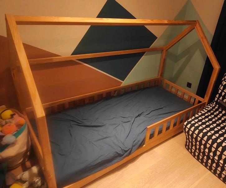 Lits de tente en pin, Enfants & Bébés, Chambre d'enfant | Lits, Sommier à lattes, Enlèvement