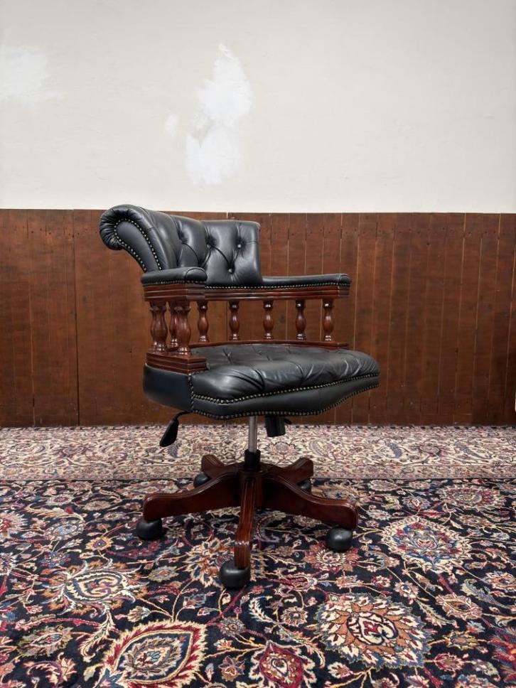 Klassiek Engels Chesterfield Bureaustoel, Antiek en Kunst, Antiek | Kantoor en Zakelijk, Ophalen of Verzenden