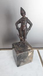 Antiek pierrot beeldje op marmeren sokkeltje, Antiek en Kunst, Ophalen of Verzenden, Brons