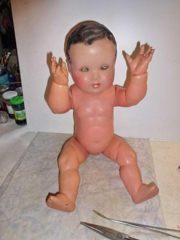 antieke pop van celluloid met 60 letters op de achterkant, Kinderen en Baby's, Speelgoed | Poppen, Gebruikt, Overige typen, Ophalen of Verzenden